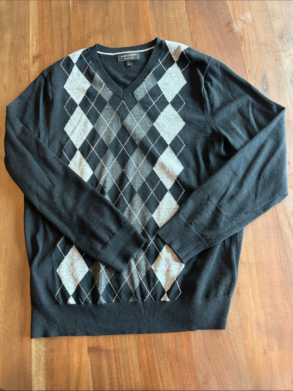 Banana Republic Men's Black V-Neck Argyle Sweater with Gray Diamonds